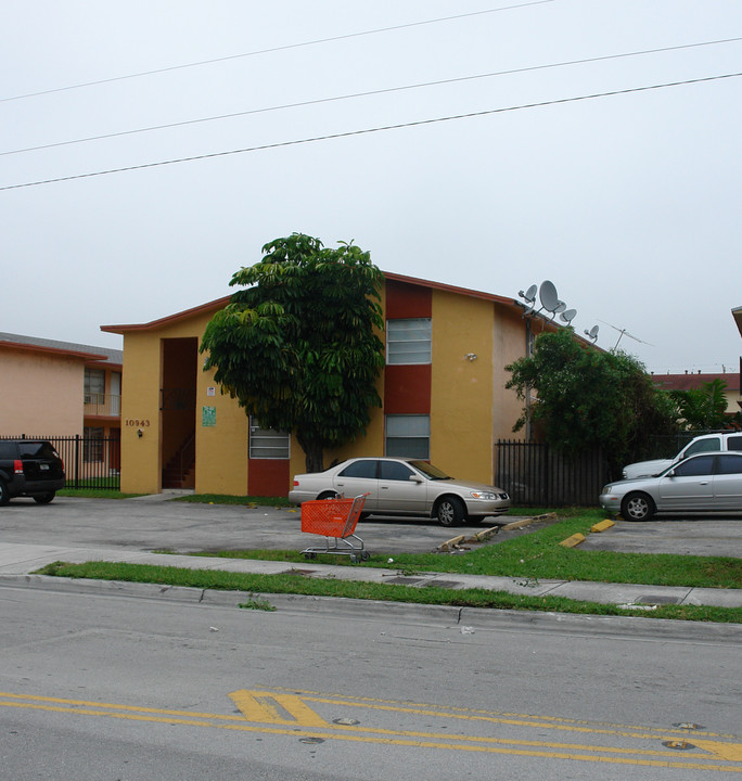 10943-10953 SW 4th St in Miami, FL - Building Photo