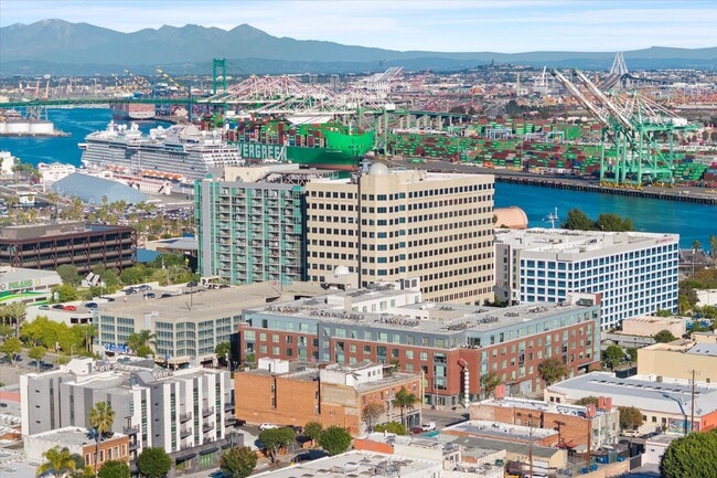 285 W 6th St, Unit 505 in Los Angeles, CA - Foto de edificio - Building Photo