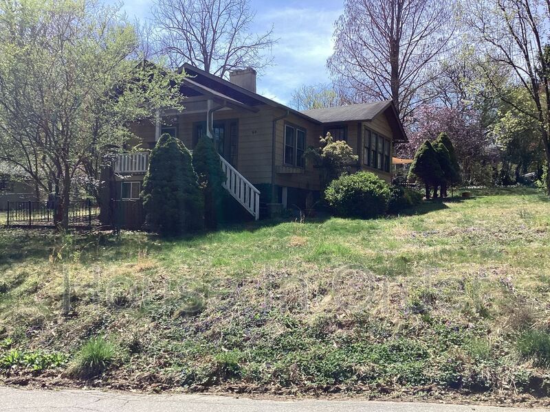 69 McDade St in Asheville, NC - Building Photo