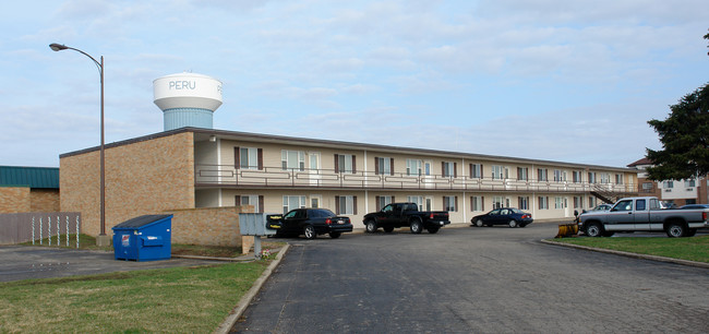 Valley Green Apartments in Peru, IL - Building Photo - Building Photo