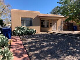310 Madison St NE, Unit Front Unit 310 in Albuquerque, NM - Building Photo
