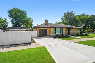 1921 Elm St in Park Ridge, IL - Building Photo - Building Photo