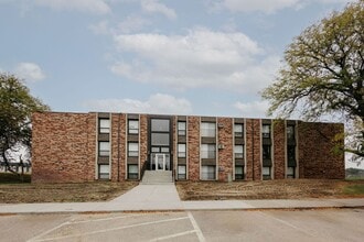 Atlas Pointe Apartments in Brooklyn Center, MN - Building Photo - Building Photo