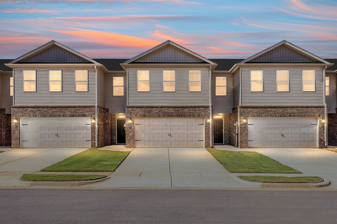 Hidden River Townhomes in Madison, AL - Foto de edificio