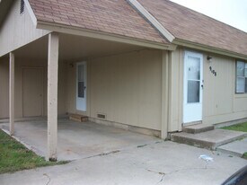 9108 Elgin Ave in Lubbock, TX - Building Photo
