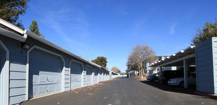 Lighthouse Condominiums in Vallejo, CA - Building Photo - Building Photo