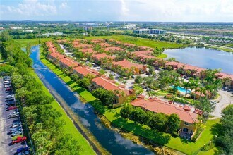 819 SW 143rd Ave in Pembroke Pines, FL - Building Photo - Building Photo