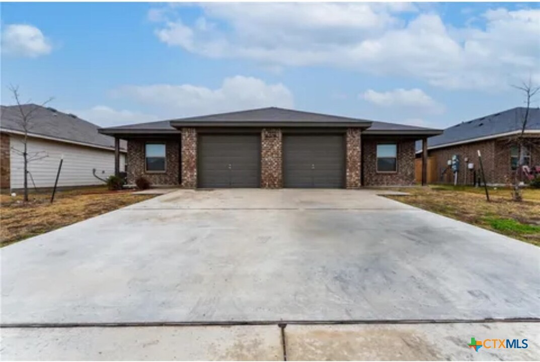 6009 Amelia Earhart Blvd in Killeen, TX - Building Photo