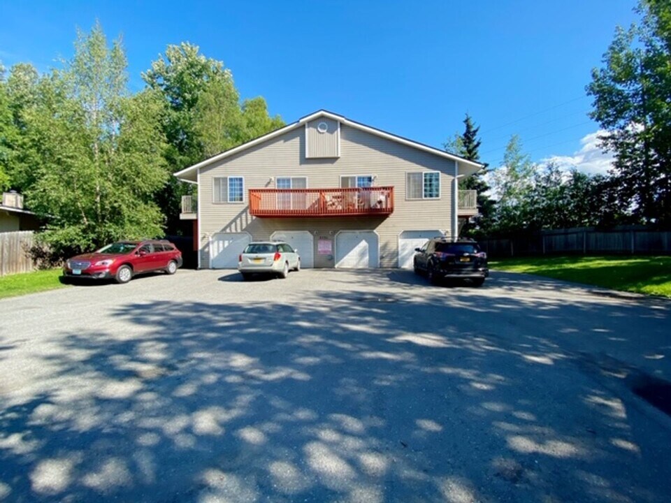 2731 Lee St in Anchorage, AK - Building Photo