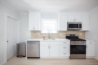 310 Columbus Pkwy in Mineola, NY - Building Photo - Building Photo