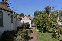 The Village Square in Whittier, CA - Foto de edificio - Building Photo