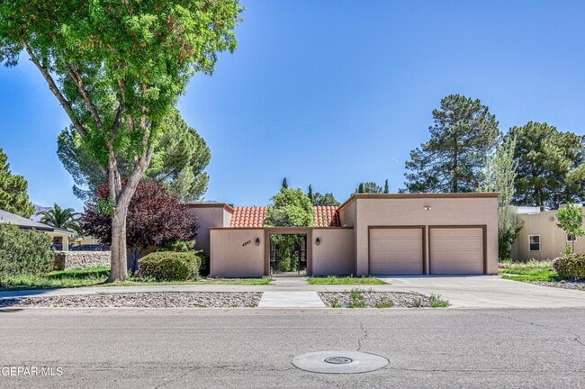 property at 4945 Vista Grande Cir
