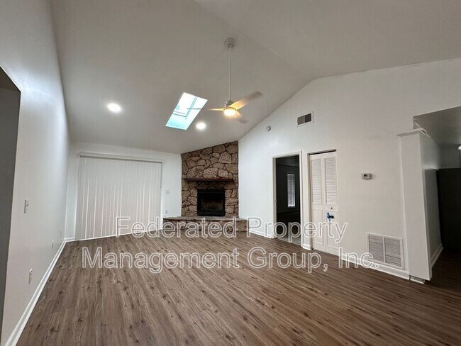 2538 Green Spring Dr in Jacksonville, FL - Foto de edificio - Building Photo