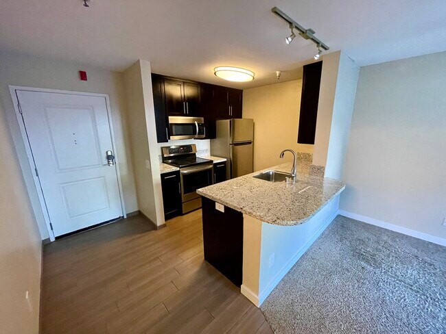 6400 Christie Ave, Unit 2119 in Emeryville, CA - Building Photo - Building Photo