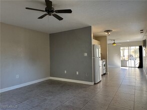 8093 Country Rd in Ft. Myers, FL - Building Photo - Building Photo