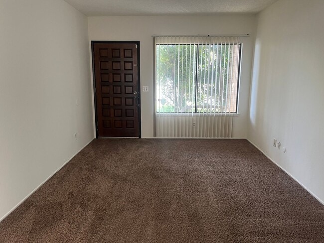 6613 Hillsdale Blvd in Sacramento, CA - Building Photo - Building Photo