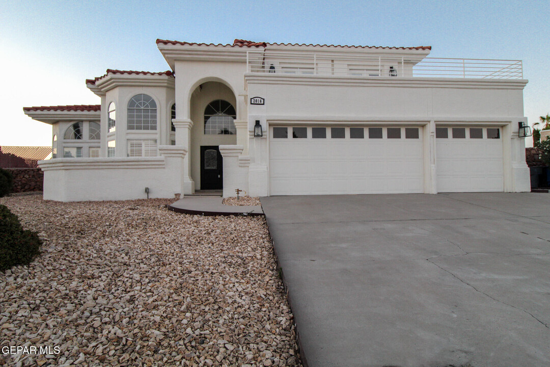 2016 Paseo Del Prado Dr in El Paso, TX - Building Photo