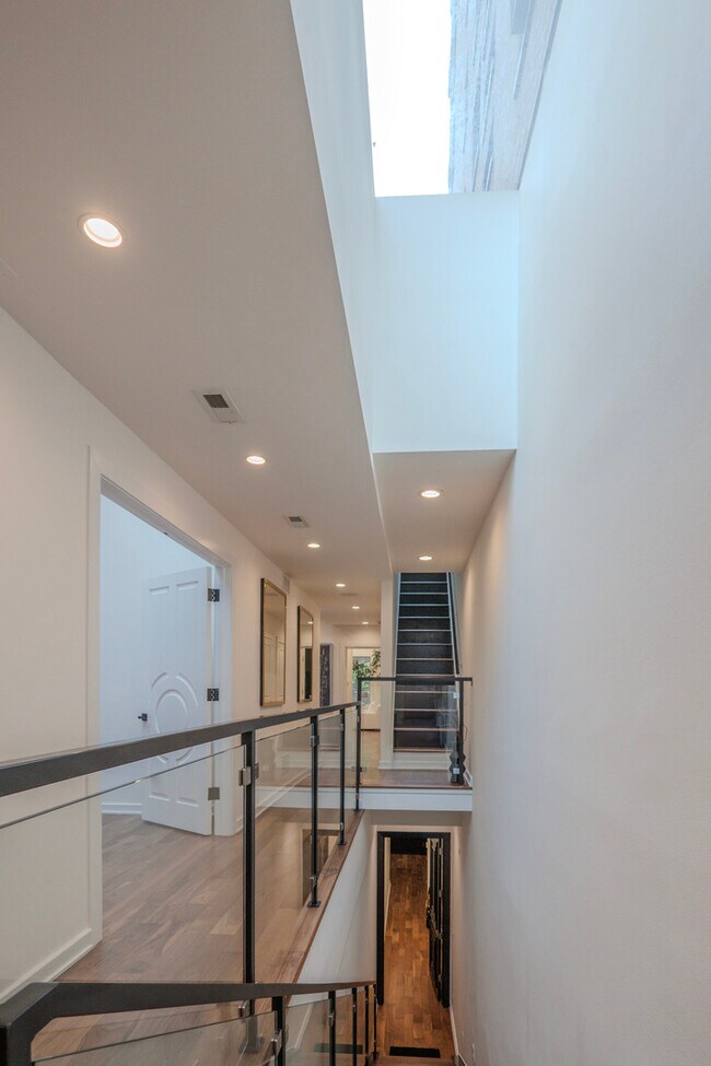 22 E Elm St in Chicago, IL - Building Photo - Building Photo