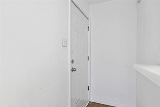 9839 Walnut St, Unit T306 in Dallas, TX - Building Photo - Building Photo