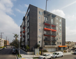 906 S Kenmore Ave in Los Angeles, CA - Foto de edificio - Building Photo