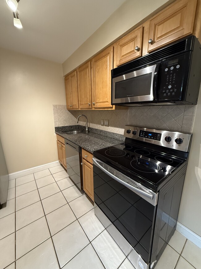 14 Dailey St, Unit L