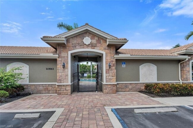 10820 Alvara Point Dr in Bonita Springs, FL - Foto de edificio - Building Photo