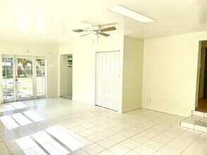 1229 19th Ave N in Lake Worth Beach, FL - Building Photo - Building Photo