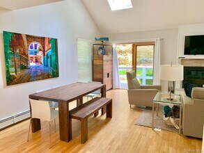 61 Kings Point Rd in East Hampton, NY - Building Photo - Building Photo