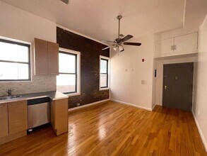 163 Baldwin Ave in Jersey City, NJ - Building Photo - Building Photo