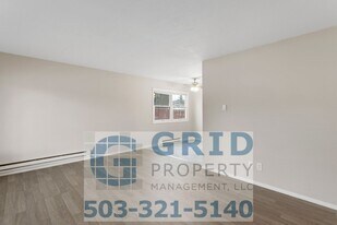 10048 SE Harold St in Portland, OR - Building Photo