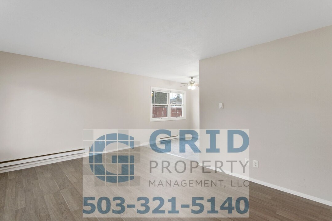 10048 SE Harold St in Portland, OR - Building Photo