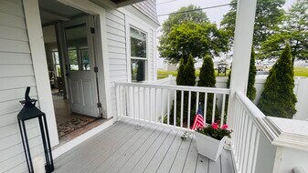 115 Wellington Ave, Unit 1 in Newport, RI - Building Photo