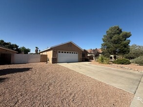 3925 E Potter Ave in Kingman, AZ - Building Photo - Building Photo