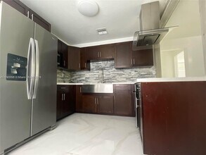 3151 NW 4th Pl-Unit -1 in Fort Lauderdale, FL - Building Photo - Building Photo