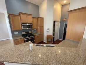 10122 Aspen Rose St in Las Vegas, NV - Building Photo - Building Photo