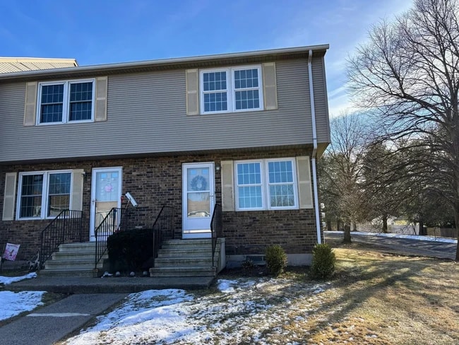 7 Countryside Ln, Unit #1 in Middletown, CT - Foto de edificio - Building Photo