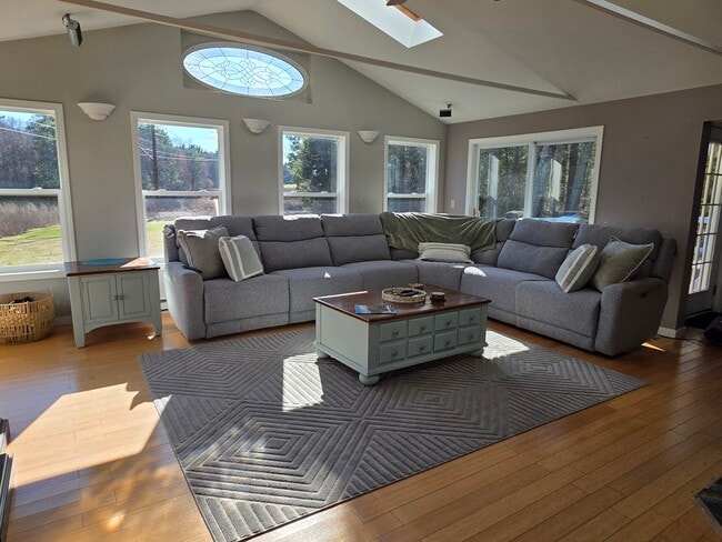 21 Garrison Ln