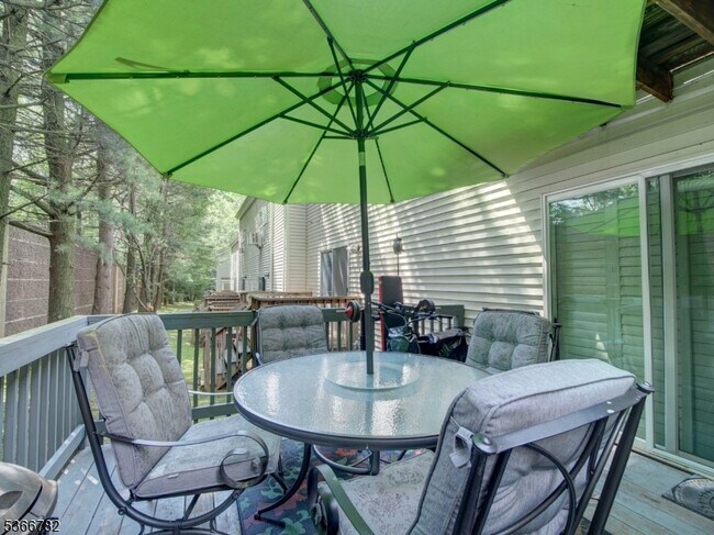 345 Tebe Pl in Union, NJ - Building Photo - Building Photo