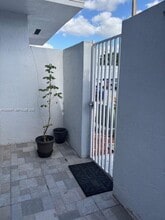 10720 NW 7th St in Miami, FL - Building Photo - Building Photo