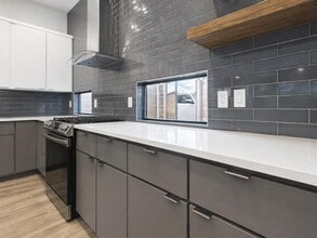 4402 Mt Vernon Dr in Austin, TX - Building Photo - Building Photo