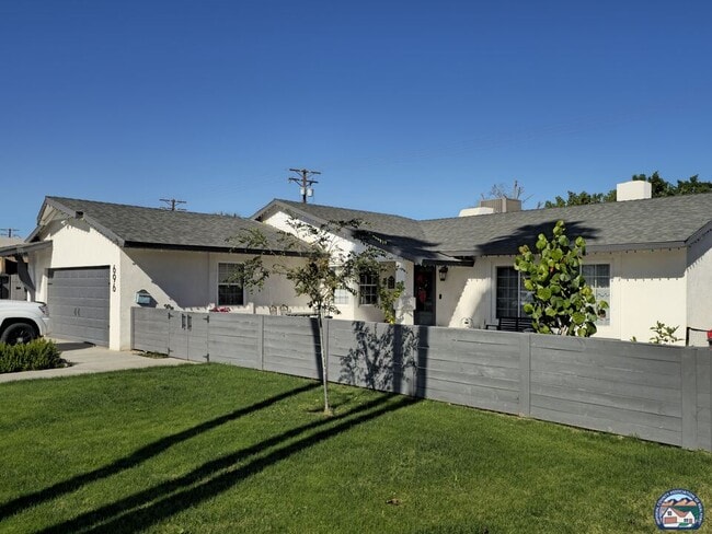696 Yucca Dr in El Centro, CA - Building Photo - Building Photo