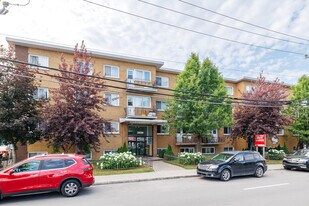 3330 Cartier Boul O in Laval, QC - Building Photo