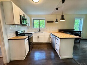 2674 W Main St in Wappingers Falls, NY - Building Photo - Building Photo