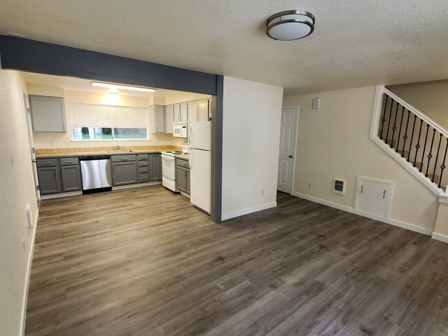 property at 821 Kaiser Rd NW