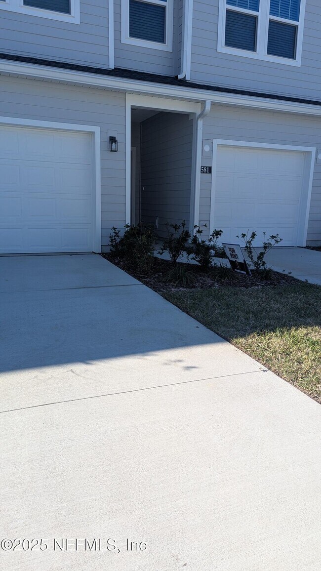 550 Holly Lks Dr in Orange Park, FL - Building Photo - Building Photo