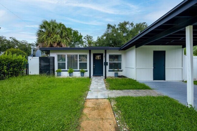 property at 843 W Swoope Ave