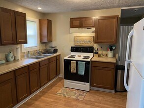 1563 11th St in Cuyahoga Falls, OH - Building Photo - Building Photo