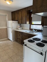 58 Cypress St in Teaticket, MA - Building Photo - Building Photo