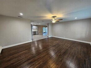 800 Valley View Dr in Arlington, TX - Building Photo - Building Photo