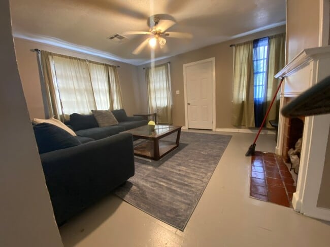 1909 West St, Unit Spacious Two Bedroom Furn in Montgomery, AL - Building Photo - Building Photo